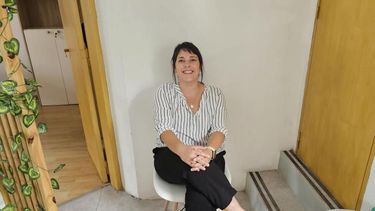 Lucia y su hermana Sol decidieron emprender en el camino de la joyería con ADN y leche materna y traer esta novedosa propuesta a Pergamino.