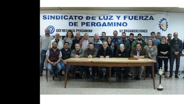 Los integrantes de la única lista, la Blanca y Celeste, que seguirá al frente del Sindicato de Luz y Fuerza. (SINDICATO DE LUZ Y FUERZA DE PERGAMINO)