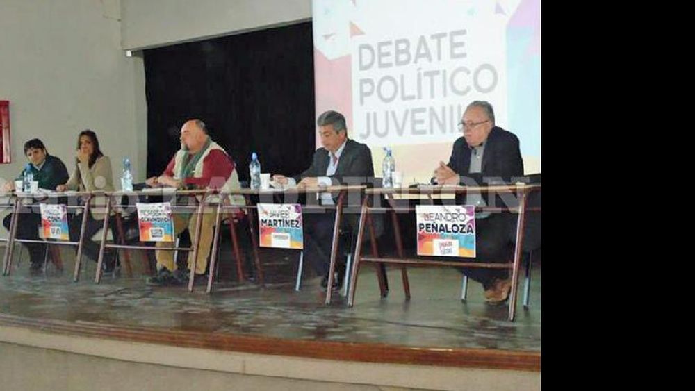 Los cinco candidatos asistieron al debate. (LA OPINION)