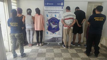 En pergamino detuvieron a seis personas involucradas en la actividad de venta de drogas al menudeo en el barrio Newbery liderada por un tranza que se hacía llamar el Capanga del Newbery. En pergamino detuvieron a seis personas involucradas en la actividad de venta de drogas al menudeo en el barrio Newbery liderada por un tranza que se hacía llamar el Capanga del Newbery.
