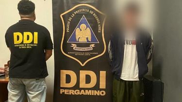 En el allanamiento secuestraron un revólver, celulares y notebooks en causa por intimidación pública en escuela. En el allanamiento secuestraron un revólver, celulares y notebooks en causa por intimidación pública en escuela.