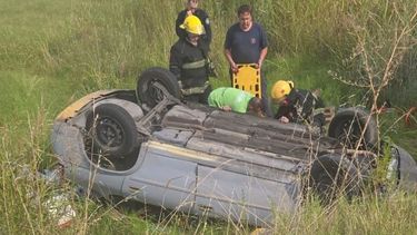 El conductor del automóvil Chevrolet Classic permaneció varias horas atrapado en el interior del habitáculo hasta que los automovilistas vieron el vehículo siniestrado y alertaron al sistema de emergencias 911 para que se desplieguen brigadas de asistencia. El conductor del automóvil Chevrolet Classic permaneció varias horas atrapado en el interior del habitáculo hasta que los automovilistas vieron el vehículo siniestrado y alertaron al sistema de emergencias 911 para que se desplieguen brigadas de asistencia.