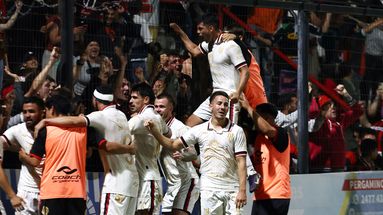 Douglas goleó en el Miguel Morales y sigue soñando con el ascenso a la Primera Nacional Douglas goleó en el Miguel Morales y sigue soñando con el ascenso a la Primera Nacional