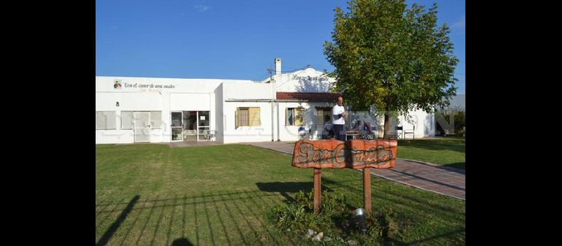 El Hogar, que brinda asistencia y contiene a personas con discapacidades motoras y mentales, se ubica en calle Francia al 2200. (ARCHIVO LA OPINION)