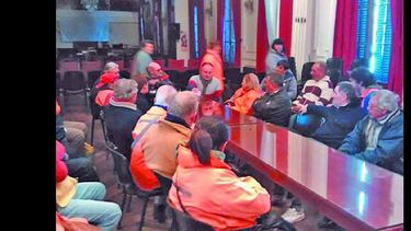 En la reunión se informó a los tarjeteros cuáles serían sus condiciones de trabajo en caso de prosperar la propuesta. (HCD)