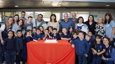 La pequeña ceremonia contó con la participación de Javier Martínez, Diego Morello, Analía Valente y los niños del jardín de infantes “La Divina Providencia”.