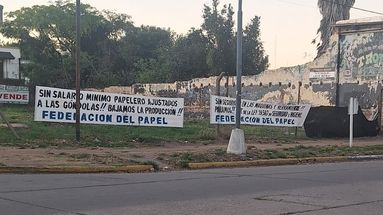 La Federación de Obreros y Empleados de la Industria del Papel, Cartón y Químicos resolvió continuar con las medidas de fuerza en todo el país, una situación que también impacta en la actividad de la planta de Fiplasto de Ramallo. La Federación de Obreros y Empleados de la Industria del Papel, Cartón y Químicos resolvió continuar con las medidas de fuerza en todo el país, una situación que también impacta en la actividad de la planta de Fiplasto de Ramallo.