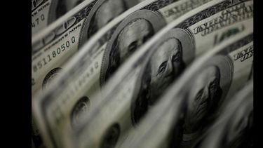 La divisa paralela subió $5 y terminó a $525 para la venta y $520 en la compra. La divisa paralela subió $5 y terminó a $525 para la venta y $520 en la compra.