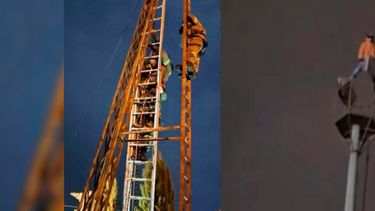 En 48 horas, policia y bomberos rescataron a dos jóvenes que se subieron a postes en San Pedro En 48 horas, policia y bomberos rescataron a dos jóvenes que se subieron a postes en San Pedro