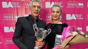 Los vigentes campeones mundiales de Tango Pista, Rosana Porres y Gustavo Ippolito, visitarán la ciudad de San Pedro el sábado 25 de abril para encabezar una jornada dedicada a la danza rioplatense. Los vigentes campeones mundiales de Tango Pista, Rosana Porres y Gustavo Ippolito, visitarán la ciudad de San Pedro el sábado 25 de abril para encabezar una jornada dedicada a la danza rioplatense.