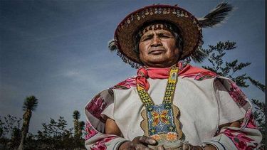 Ese miedo ancestral, inscrito en el ADN emocional de nuestras familias, se convirtió en una brújula inconsciente que guía nuestras decisiones económicas, profesionales e incluso afectivas. Ese miedo ancestral, inscrito en el ADN emocional de nuestras familias, se convirtió en una brújula inconsciente que guía nuestras decisiones económicas, profesionales e incluso afectivas.