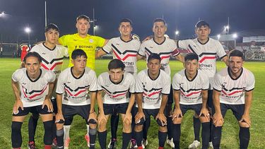Racing de Pergamino se puso al día con un triunfo que lo llevó otra vez a lo más alto de la Zona 5.