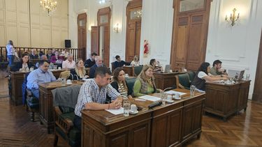 El orden del día de la cuarta sesión ordinaria del HCD Pergamino estuvo compuesto por una nota y un expediente ingresados por Presidencia, un expediente elevado por el Ejecutivo, quince proyectos presentados por los concejales y doce despachos pertenecientes a las comisiones internas. El orden del día de la cuarta sesión ordinaria del HCD Pergamino estuvo compuesto por una nota y un expediente ingresados por Presidencia, un expediente elevado por el Ejecutivo, quince proyectos presentados por los concejales y doce despachos pertenecientes a las comisiones internas.