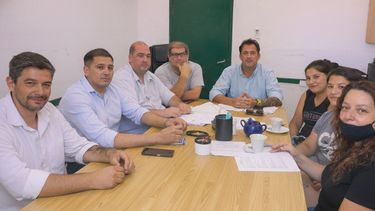 El bloque de concejales de Acuerdo Vecinal San Pedro presentó ante el Honorable Concejo Deliberante un proyecto de ordenanza para crear el programa municipal TEAcompaña, una iniciativa que busca garantizar el acompañamiento integral de las personas con Trastorno del Espectro Autista (TEA) y sus familias en todo el partido bonaerense. El bloque de concejales de Acuerdo Vecinal San Pedro presentó ante el Honorable Concejo Deliberante un proyecto de ordenanza para crear el programa municipal TEAcompaña, una iniciativa que busca garantizar el acompañamiento integral de las personas con Trastorno del Espectro Autista (TEA) y sus familias en todo el partido bonaerense.