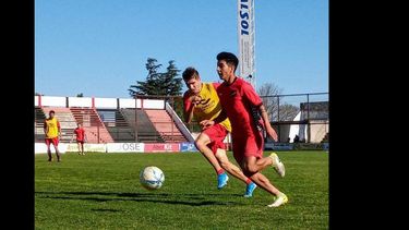 Charla, autocrítica y nuevos cambios en Douglas para jugar ante Sarmiento. Charla, autocrítica y nuevos cambios en Douglas para jugar ante Sarmiento.