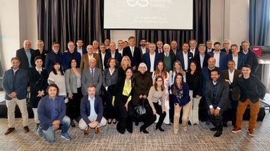 El Encuentro Provincial SEMAS 2026 es un evento corporativo de alto nivel que reúne a los sectores económicos de la provincia de Buenos Aires y al mercado asegurador. Su propósito central es debatir sobre el rol estratégico del seguro como protector de bienes y motor fundamental del desarrollo financiero y la estabilidad económica. El Encuentro Provincial SEMAS 2026 es un evento corporativo de alto nivel que reúne a los sectores económicos de la provincia de Buenos Aires y al mercado asegurador. Su propósito central es debatir sobre el rol estratégico del seguro como protector de bienes y motor fundamental del desarrollo financiero y la estabilidad económica.