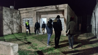 El convicto condenado por el homicidio de Santucho en Pergamino fue detenido al ser hallado en la vía pública sin la tobillera electrónica del arresto domiciliario. El convicto condenado por el homicidio de Santucho en Pergamino fue detenido al ser hallado en la vía pública sin la tobillera electrónica del arresto domiciliario.