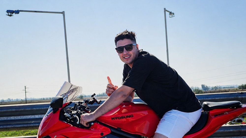 Grave choque en la ruta 32 en Pergamino: el joven motociclista Jonatan Sarmiento resultó herido y piden cadena de oración por su recuperación. Grave choque en la ruta 32 en Pergamino: el joven motociclista Jonatan Sarmiento resultó herido y piden cadena de oración por su recuperación.