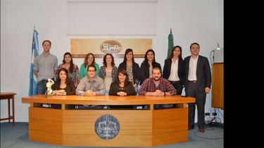 Integrantes de la Comisión de Jóvenes Abogados que funciona en el Colegio de Rivadavia al 300. (LA OPINION)