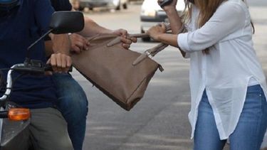 El arrebato ocurrió en la vía pública. El arrebato ocurrió en la vía pública.