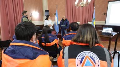 La Dirección Provincial de Defensa Civil encabezó una jornada de capacitación técnica denominada Taller de Meteorología para el Sistema de Emergencias, destinada a optimizar la respuesta operativa de los equipos de rescate y asistencia ante fenómenos climáticos adversos. La Dirección Provincial de Defensa Civil encabezó una jornada de capacitación técnica denominada Taller de Meteorología para el Sistema de Emergencias, destinada a optimizar la respuesta operativa de los equipos de rescate y asistencia ante fenómenos climáticos adversos.