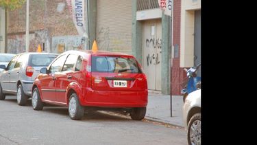 Los vehículos más buscados en las agencias de usados son aquellos cuyos montos oscilan entre los 50 y los 80 mil pesos. Los compradores requieren que los autos tengan dispositivos de seguridad. (ARCHIVO LA OPINION)