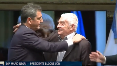 Con la participación del presidente de la Cámara baja, Sergio Massa, diputados reconoció a Hipólito Solari Yrigoyen. Con la participación del presidente de la Cámara baja, Sergio Massa, diputados reconoció a Hipólito Solari Yrigoyen.