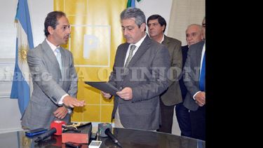 El intendente Javier Martínez, quien puso en funciones a Karim Dib. (LA OPINION)
