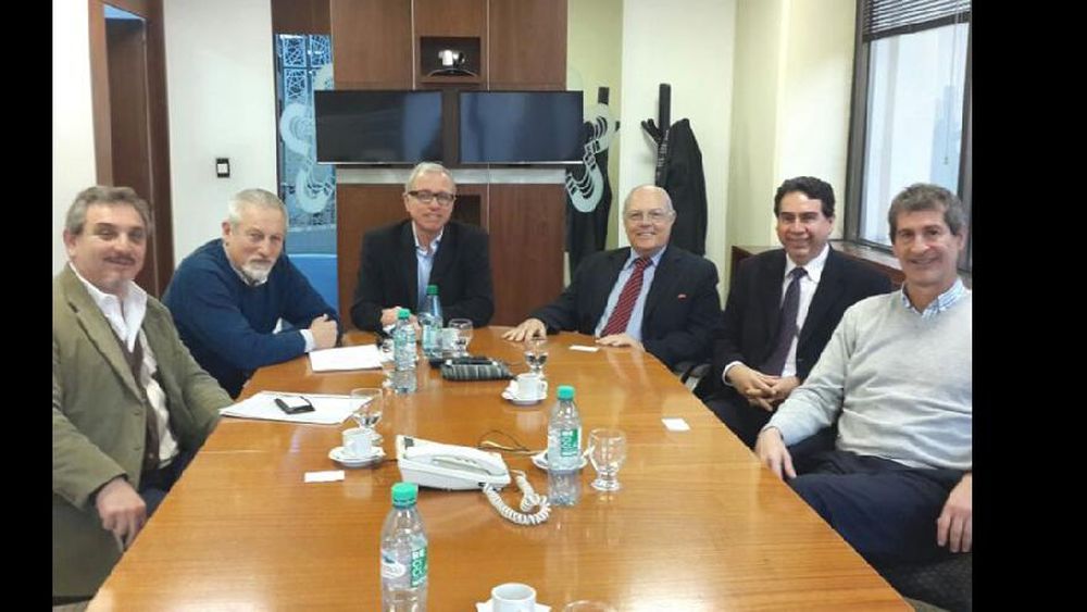 Zucarelli, Azpeitía, Pacífico, Bragulat, Sánchez y Faraco en el encuentro. (COOPERATIVA ELECTRICA DE PERGAMINO)