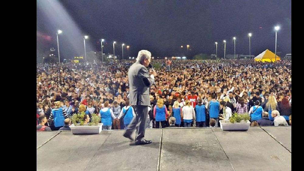 Carlos Annacondia es quien lidera, a nivel mundial, el Ministerio evangélico Misión Cristiana Mensaje de Salvación. (INTERNET)