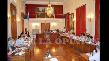 La sesión de esta noche está prevista a partir de las 20:00. (LA OPINION)