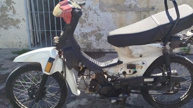 Moto Mondial 110 blanca que sustrajeron de General Paz y Rocha. Moto Mondial 110 blanca que sustrajeron de General Paz y Rocha.