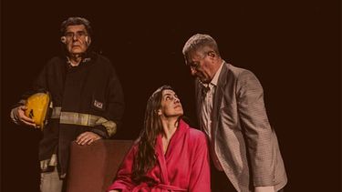 Este viernes se reestrena Hay que apagar el fuego, de Carlos Gorostiza, con Cecilia Sacoski, Ambrosio Bottarini y Osvaldo Binet, y dirección de Marcela López.