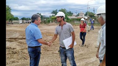 El jefe comunal se entrevistó con profesionales que conducen la obra. (GOBIERNO DE PERGAMINO)
