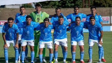 Defensores Unidos cayó 1-0 ante Argentino de Merlo. Pese a las intervenciones de Fabricio Henricot, el Celeste sigue sin encontrar juego ni el gol: ya suma siete partidos sin convertir. Defensores Unidos cayó 1-0 ante Argentino de Merlo. Pese a las intervenciones de Fabricio Henricot, el Celeste sigue sin encontrar juego ni el gol: ya suma siete partidos sin convertir.