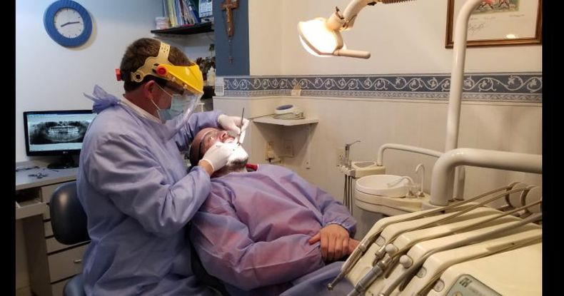 El doctor Raúl Loustalán propuso que el 3 de octubre sea la fecha oficial para honrar y congratular a quienes ejercen la profesión de odontólogos.