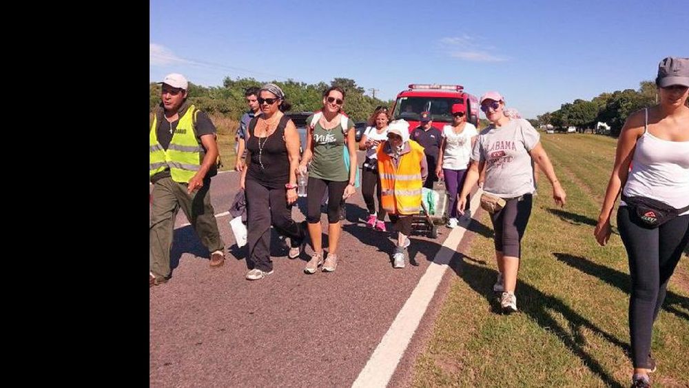 Emma, partió bien temprano hacia Viña, acompañada por vecinos de Pergamino. (YANINA AITTA)