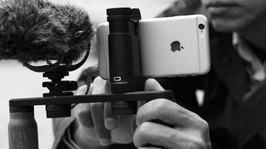 Hacer Cine es un ciclo que propone un abordaje del universo cinematográfico desde la praxis creativa. Hacer Cine es un ciclo que propone un abordaje del universo cinematográfico desde la praxis creativa.