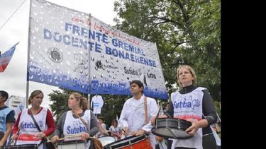 Los docentes continúan negociando. (SUTEBA)
