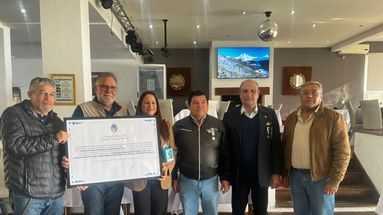 En un emotivo acto realizado este sábado en las instalaciones del Club Náutico San Pedro, la diputada provincial Analía Corvino entregó un reconocimiento a los Veteranos de Guerra de Malvinas de la ciudad, luego de que la Honorable Cámara de Diputados de la Provincia de Buenos Aires declarara de Interés Legislativo las actividades desarrolladas por la Asociación de Veteranos de Guerra de San Pedro desde su creación. En un emotivo acto realizado este sábado en las instalaciones del Club Náutico San Pedro, la diputada provincial Analía Corvino entregó un reconocimiento a los Veteranos de Guerra de Malvinas de la ciudad, luego de que la Honorable Cámara de Diputados de la Provincia de Buenos Aires declarara de Interés Legislativo las actividades desarrolladas por la Asociación de Veteranos de Guerra de San Pedro desde su creación.