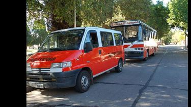 Los transportes escolares de las escuelas rurales volvieron a funcionar. (ARCHIVO LA OPINION)