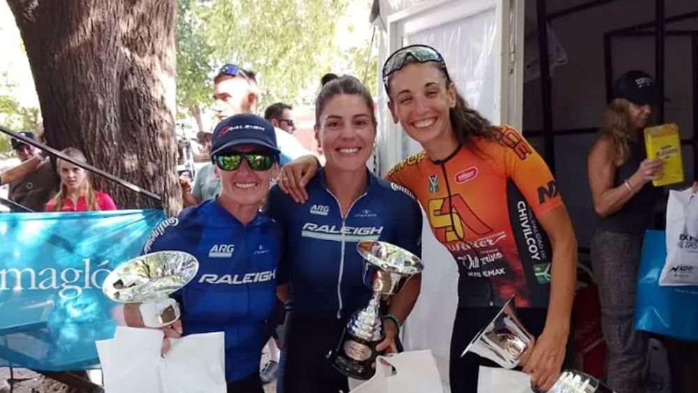 María Rodríguez (a la izquierda) junto a sus compañeras de podio de la general. María Rodríguez (a la izquierda) junto a sus compañeras de podio de la general.
