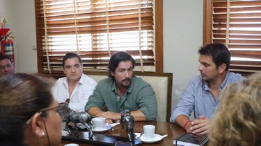 El intendente de Cecilio Salazar informó a través de sus redes sociales que mantuvo una reunión en su despacho con autoridades judiciales y de las fuerzas de seguridad, tal como lo había anticipado días atrás durante la Fiesta Nacional del Durazno. El intendente de Cecilio Salazar informó a través de sus redes sociales que mantuvo una reunión en su despacho con autoridades judiciales y de las fuerzas de seguridad, tal como lo había anticipado días atrás durante la Fiesta Nacional del Durazno.