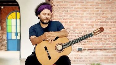 El reconocido músico santiagueño Raly Barrionuevo, nuevamente en Pergamino. El reconocido músico santiagueño Raly Barrionuevo, nuevamente en Pergamino.