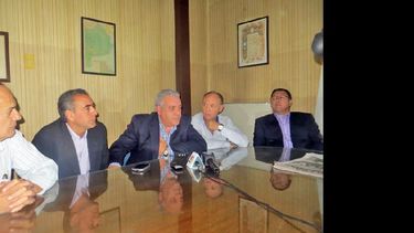 Peretti, Ibarra, Elías, Carignani y Rojas, durante el anuncio del curso. (LA OPINION)