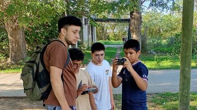 “Nicolás Crespien lidera un taller de streaming donde los jóvenes podrán dominar técnicas de video, fotografía y recursos digitales modernos.” “Nicolás Crespien lidera un taller de streaming donde los jóvenes podrán dominar técnicas de video, fotografía y recursos digitales modernos.”