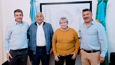 El intendente de San Pedro, Cecilio Salazar, mantuvo este lunes en La Plata una reunión de trabajo con la directora general de Cultura y Educación de la provincia de Buenos Aires, Flavia Terigi, con el objetivo de avanzar en diversas gestiones orientadas al fortalecimiento del sistema educativo local. El intendente de San Pedro, Cecilio Salazar, mantuvo este lunes en La Plata una reunión de trabajo con la directora general de Cultura y Educación de la provincia de Buenos Aires, Flavia Terigi, con el objetivo de avanzar en diversas gestiones orientadas al fortalecimiento del sistema educativo local.
