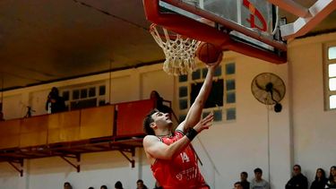 Independiente de Zárate: se quedó con un partido para el infarto Independiente de Zárate: se quedó con un partido para el infarto