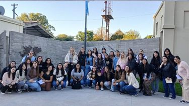 Durante la visita a los museos, los futuros docentes conocieron la historia de la ciudad y reflexionaron sobre el rol de los pergaminenses en la Guerra de Malvinas, en una experiencia educativa clave para su formación. Durante la visita a los museos, los futuros docentes conocieron la historia de la ciudad y reflexionaron sobre el rol de los pergaminenses en la Guerra de Malvinas, en una experiencia educativa clave para su formación.