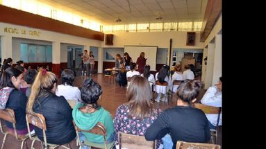 En los últimos dos años, la Dirección de la Mujer, ha dictado el taller en establecimientos educativos. (ARCHIVO LA OPINION)